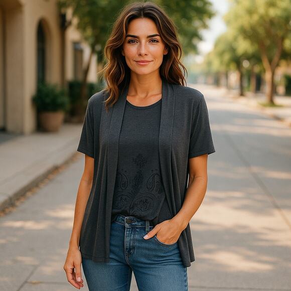 MEL & MO Women's Gray Floral Textured Faux Twinset Top - Picture 1 of 8